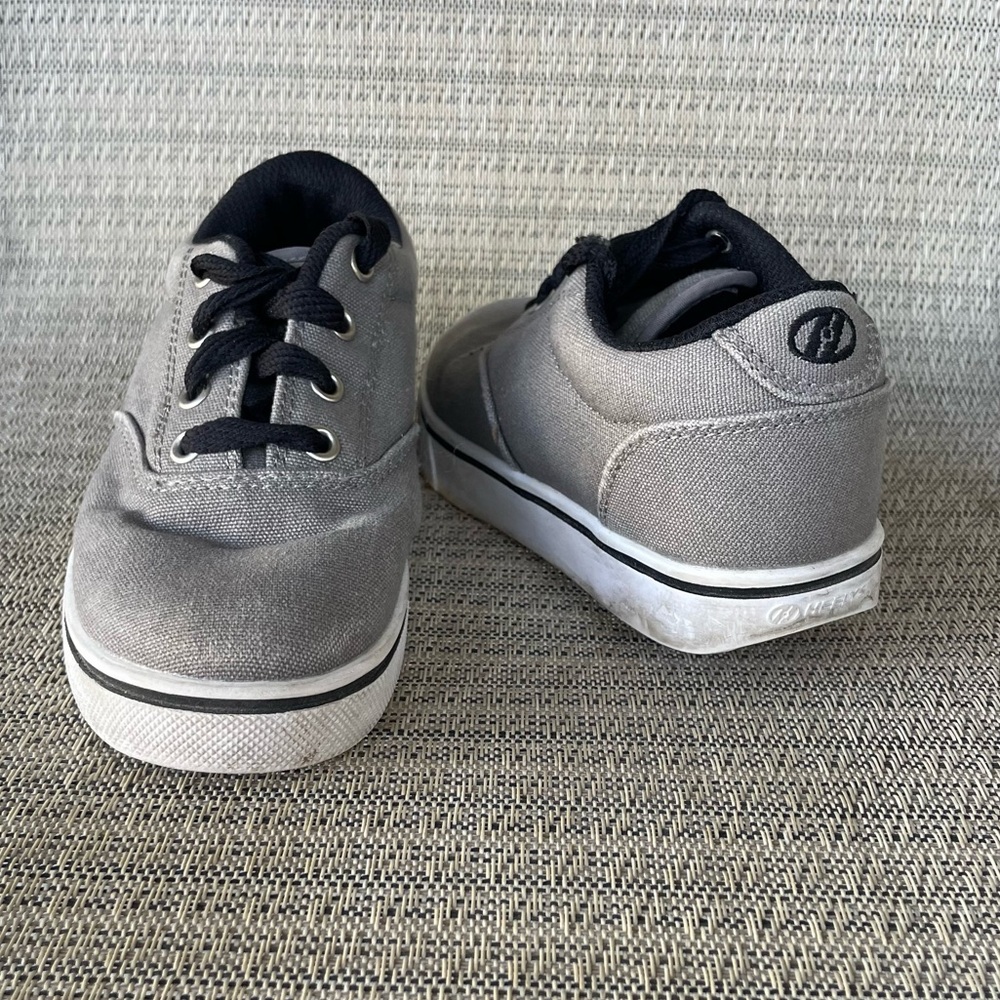 Kids' Heelys Pro 20 Skate Sneaker Walk Roll Gray Size Youth 13